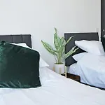 Potters Rest By Yourstays - 3 Bedroom House In Stoke-On-Trent